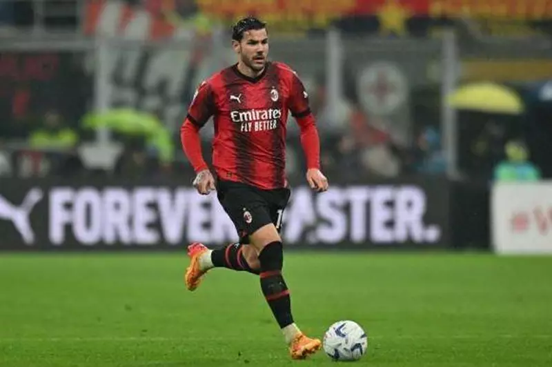 أتلتيكو مدريد يتراجع عن إتمام صفقة ثيو هيرنانديز وفقاً لتقارير إعلامية