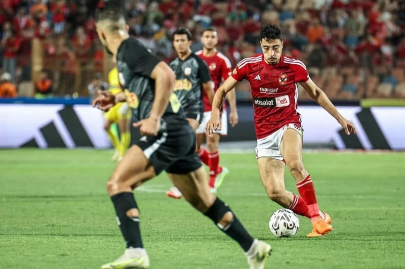 أكرم توفيق: صفقة زيزو ستكون الأبرز إذا توفرت الدوافع المناسبة.. وميسي "إنسان آلي"